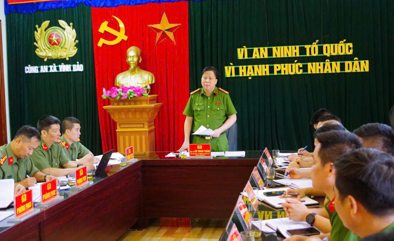 Đại tá Bùi Trung Thành - Phó Giám Giám đốc CATP kiểm tra công tác Công an 6 tháng đầu năm 2026 tại Công an xã Vĩnh Bảo